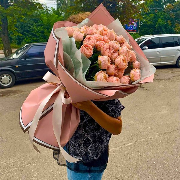 Букет із кущової троянди "Королеві серця"