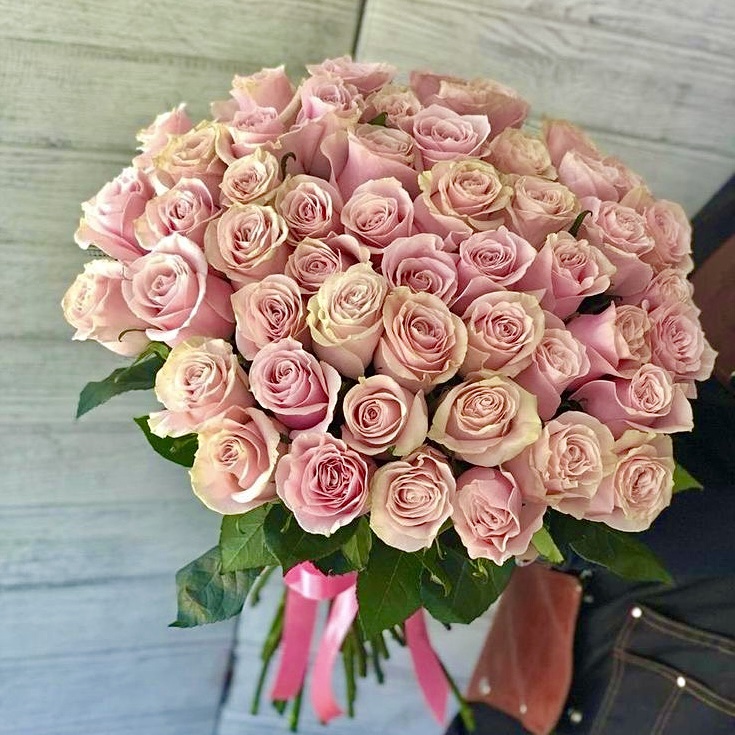 Букет із 59 троянд Pink Athena