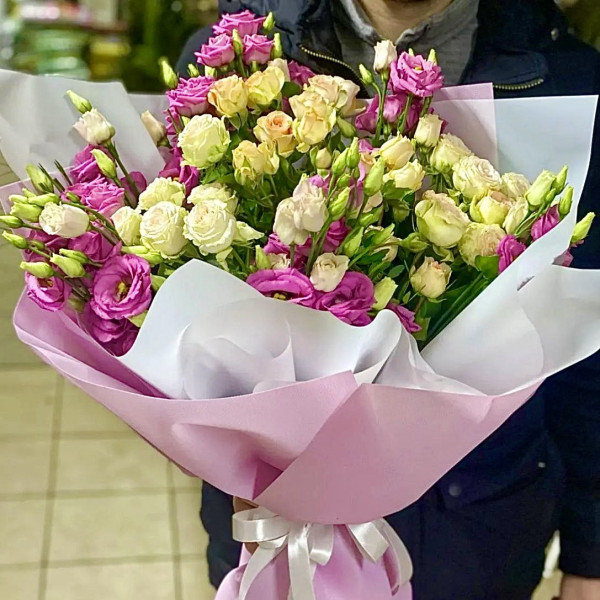 Букет із 21 різнокольорової еустоми