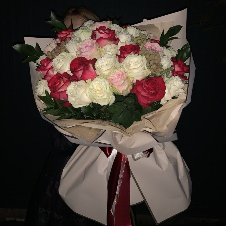 Букет із 51 імпортної троянди