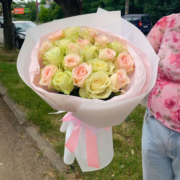Букет із 21 пастельної троянди