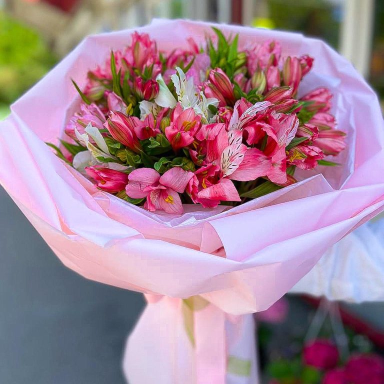 Букет із 15 рожевих альстромерій