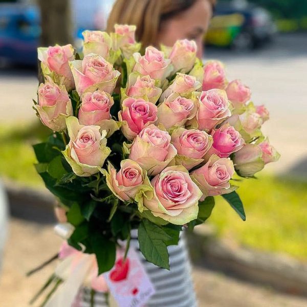 Букет із 31 троянди Pink Athena