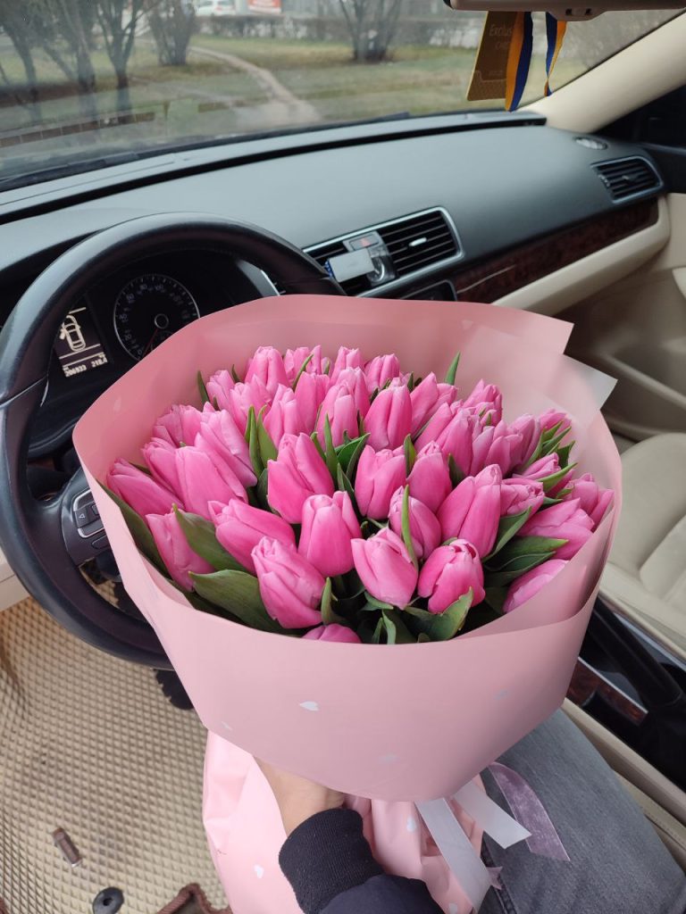 Букет із 51 рожевого тюльпану