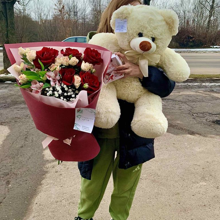 Подарунковий набір із букета квітів, ведмедика та рафаелло