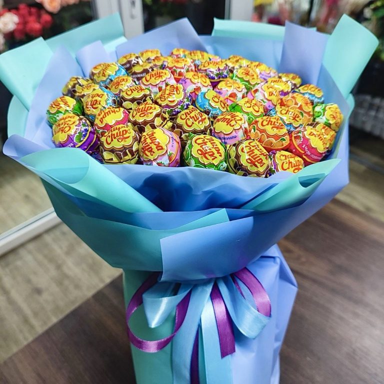 Солодкий букет із чупа-чупсів