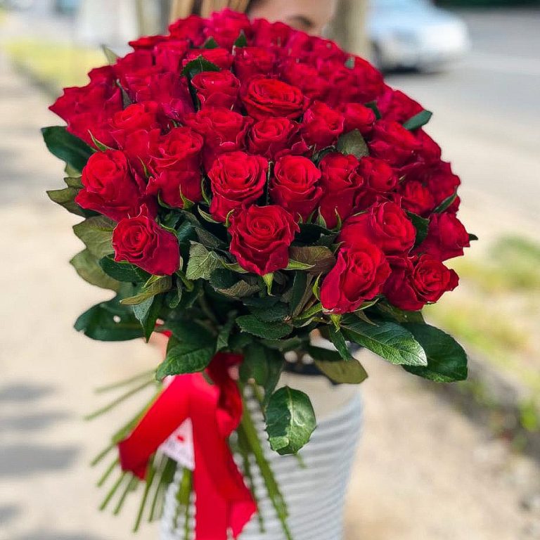 Букет із 51 червоної троянди Madam Red